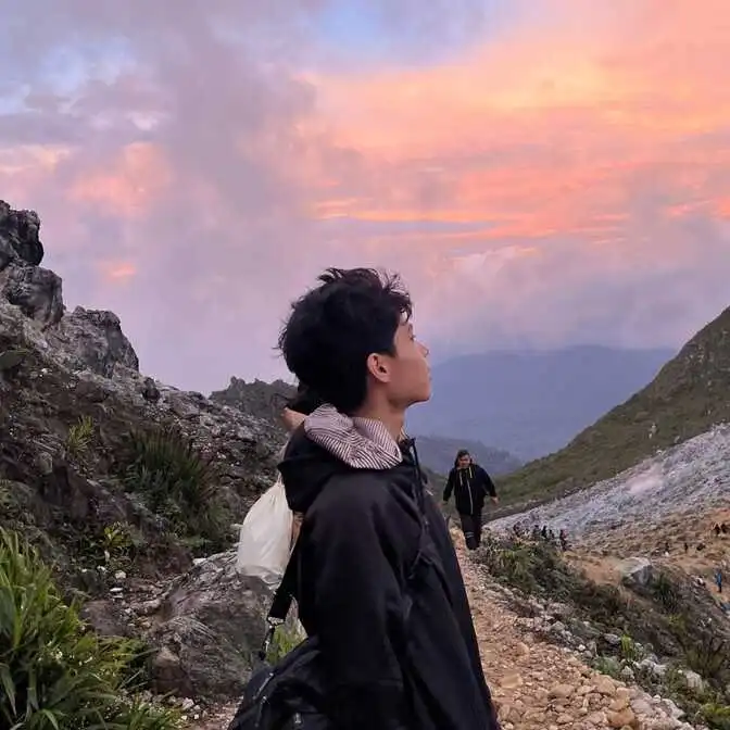 raymond tju at sibayak mountain summit